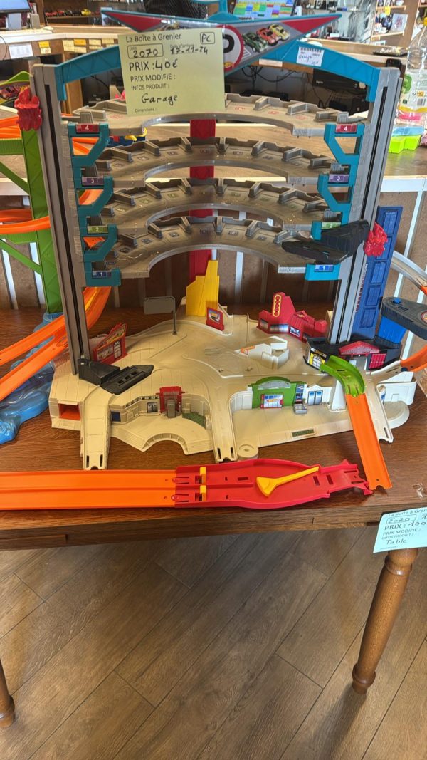 garage (2070).