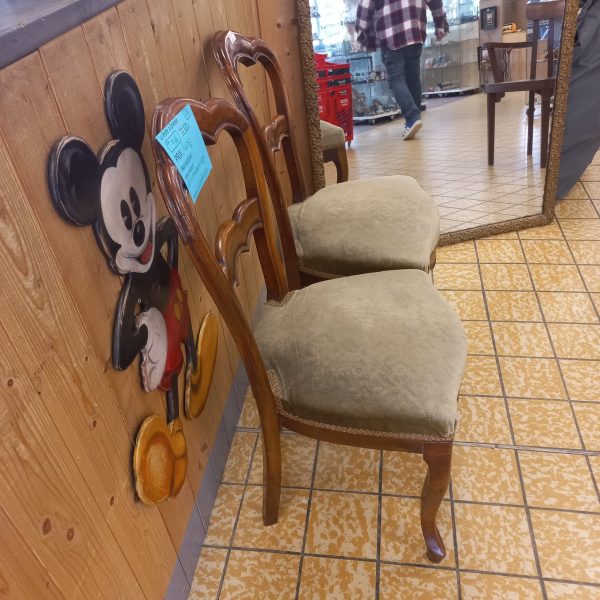 LOT DE 2 CHAISES EN NOYER (1166) – Image 2