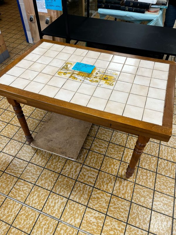 TABLE (7875)