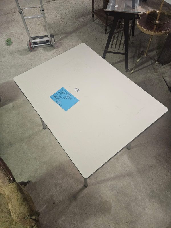 TABLE EN FORMICA (11580)