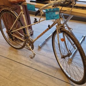 vélo femme Peugeot (9880).