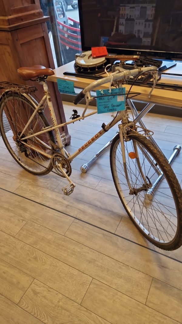 vélo femme Peugeot (9880).