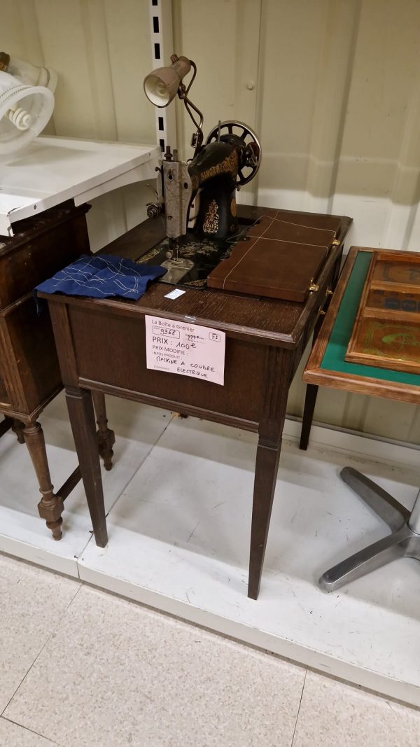 MACHINE A COUDRE (9968)