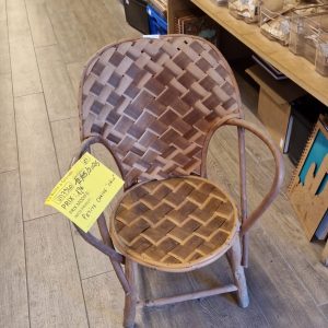 petite chaise « rotin » (VM7940).