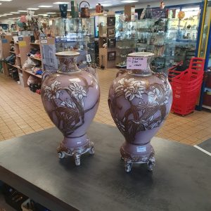 Lot 2 vases (10530)