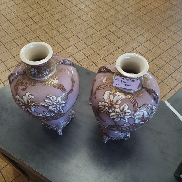 Lot 2 vases (10530) – Image 2