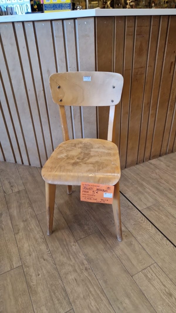 chaise bois clair (13087).