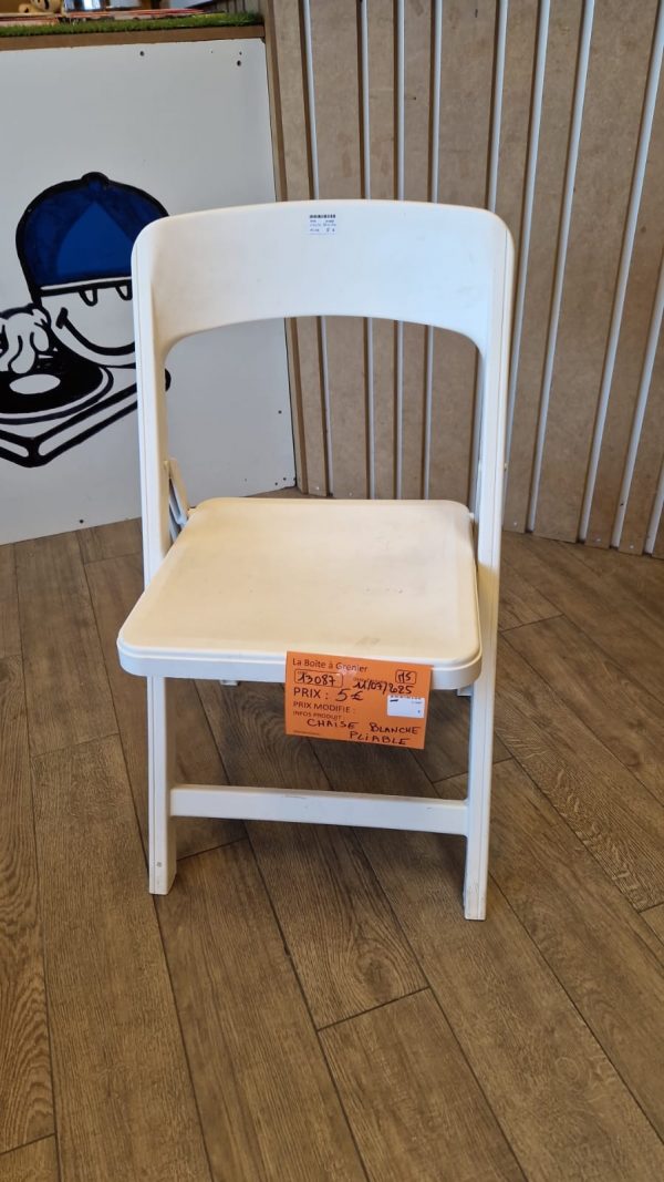 chaise blanche pliable (10087).