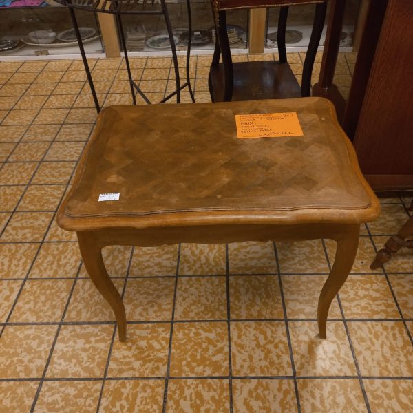 Petite table (1927)