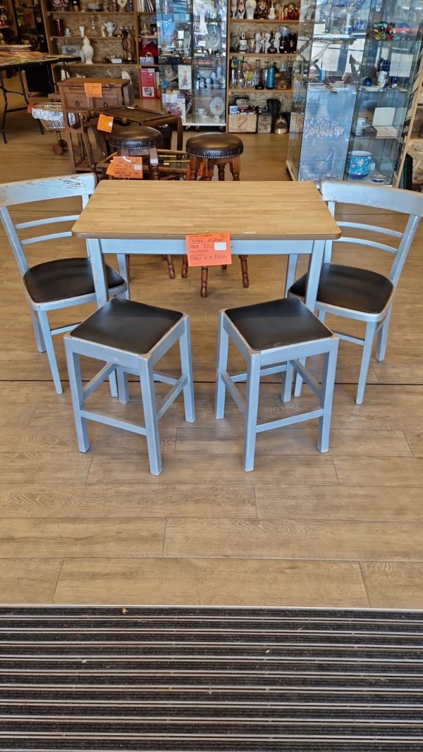 table + 4 pièces (13147).