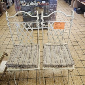 2 CHAISES + COUSSINS (10889)