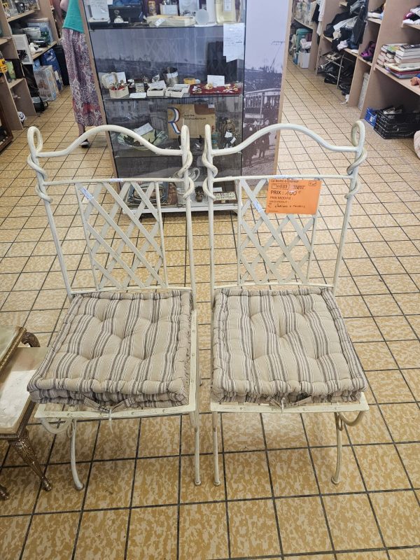 2 CHAISES + COUSSINS (10889)