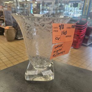 Vase signé ROBERT (1927)
