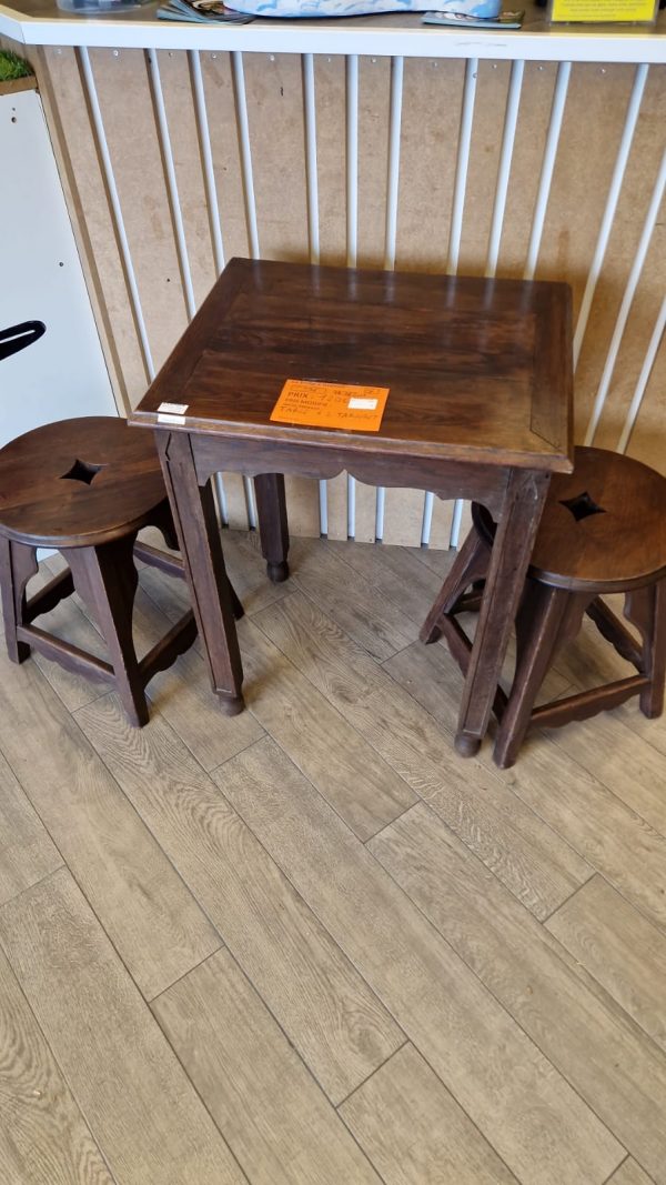 PETITE TABLE + 2 TABOURETS (996)