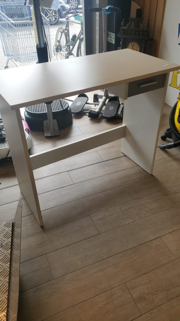 BUREAU (9618)
