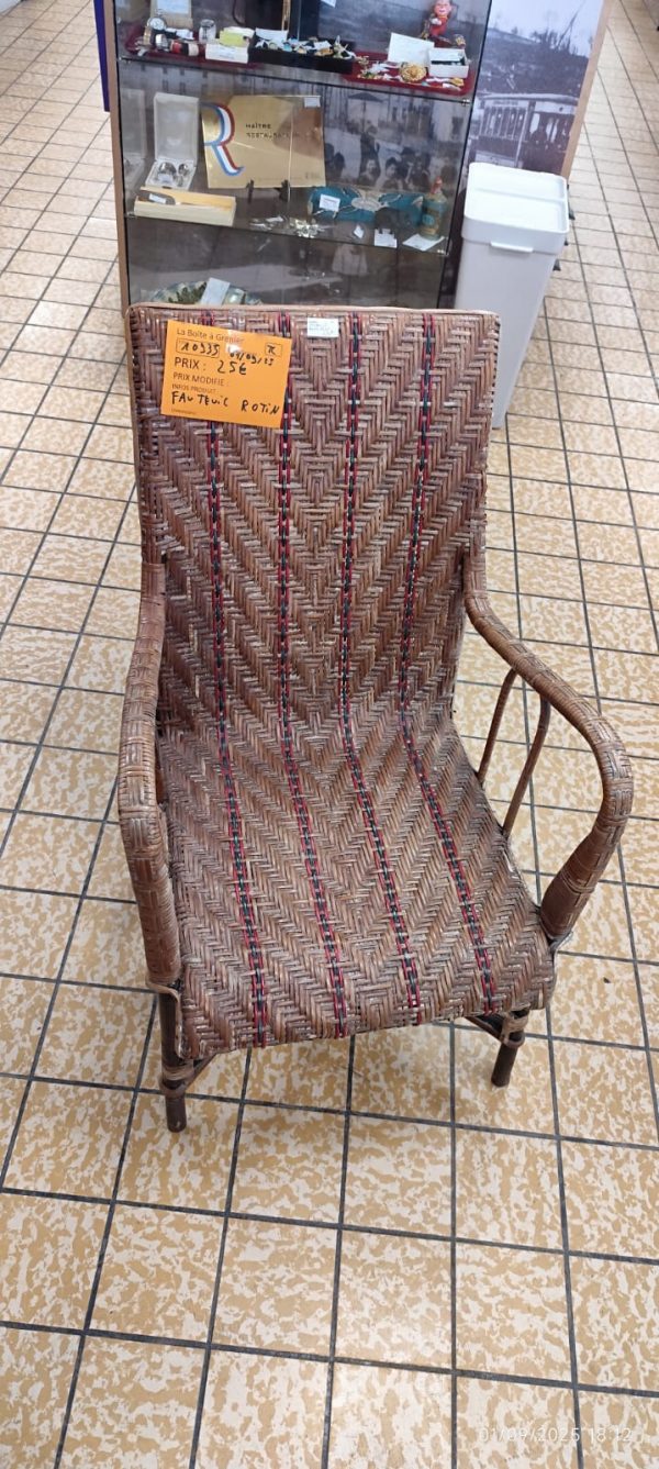 FAUTEUIL ROTIN (10935)