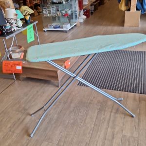 table à repasser (9319).