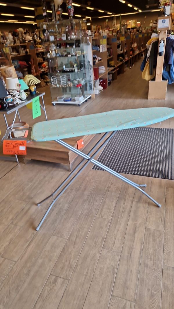 table à repasser (9319).