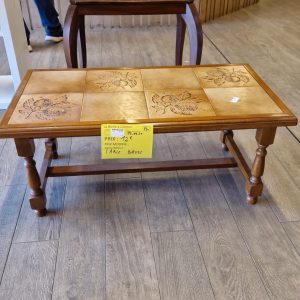 table basse dessus carrelé (VM7940).