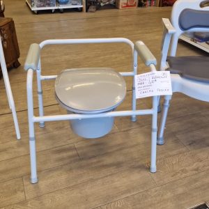 chaise percée (2666).