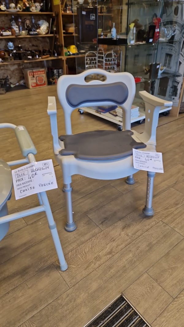 chaise percée (2666).