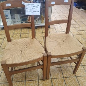 LOT DE 2 CHAISES (626)