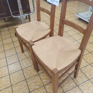 LOT DE 2 CHAISES (626)