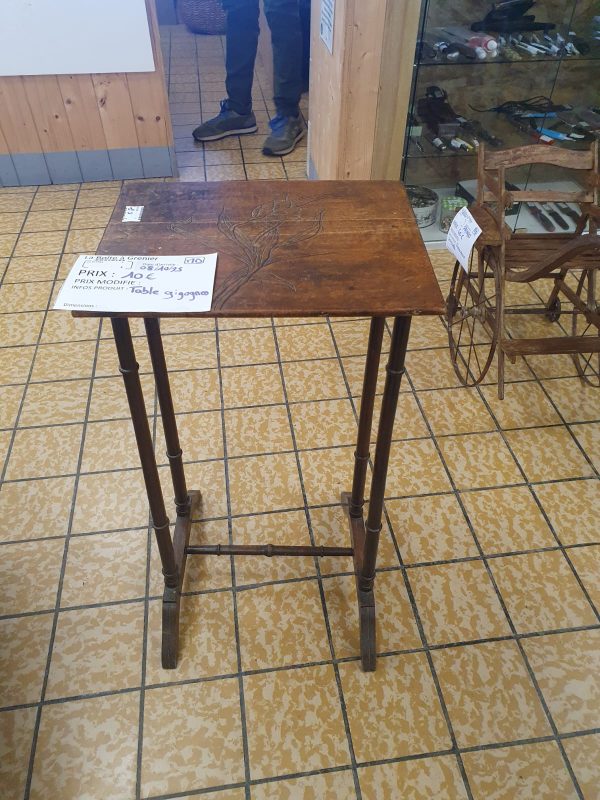 TABLE GIGOGNES (11784)