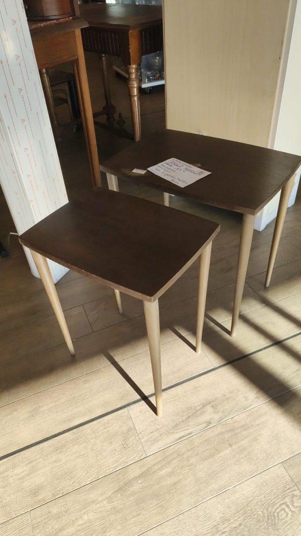 Les 2 petites tables en bois (13246) – Image 2