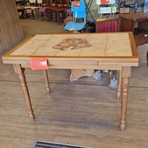 grande table carrelée (11987).