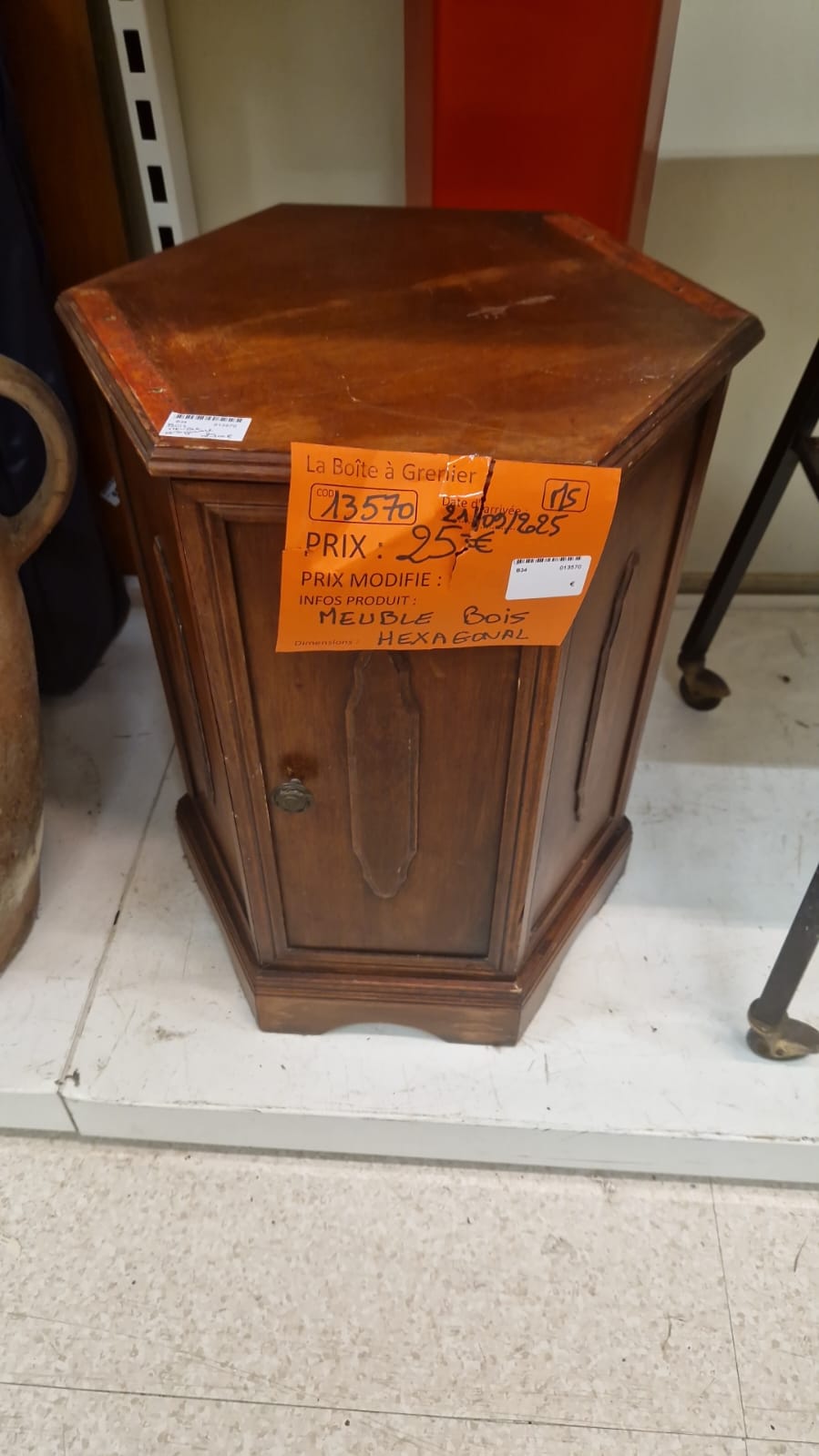 MEUBLE BOIS HEXAGONALE (13570)