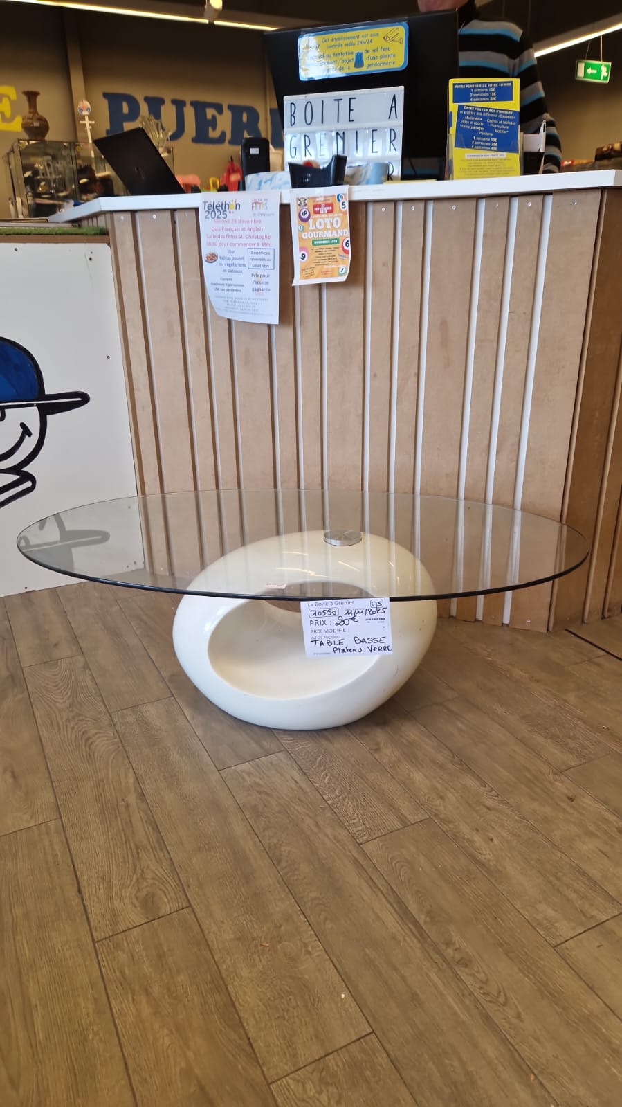 table basse plateau verre (10550).