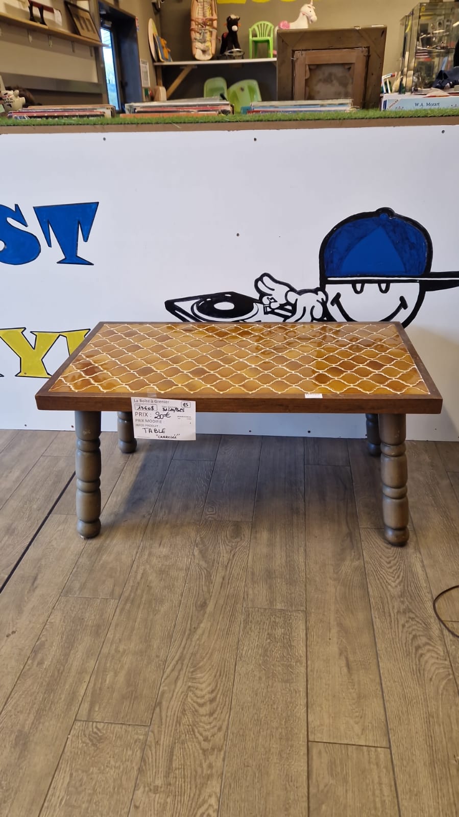 table "carrelée" (13608).