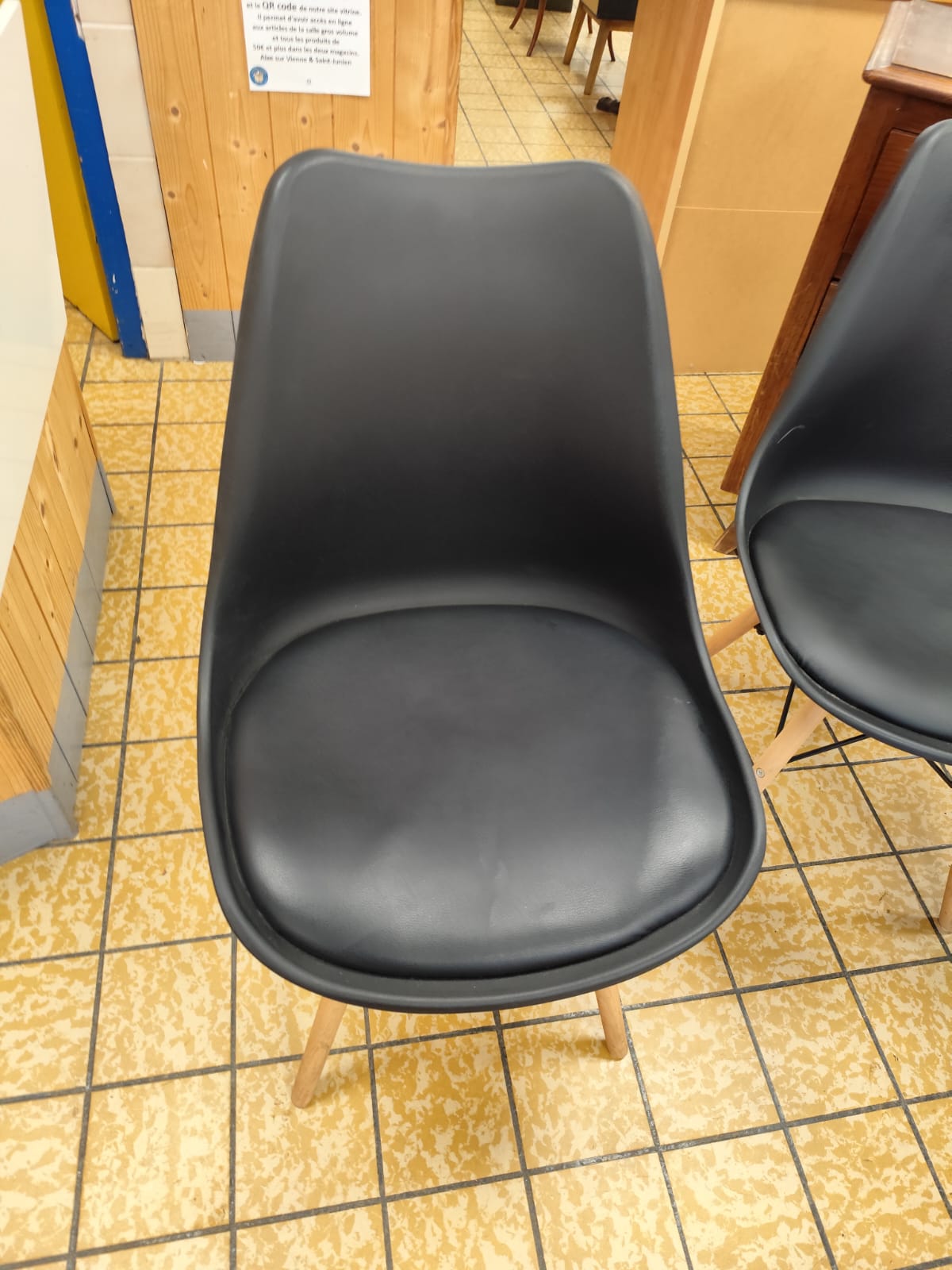 LOT 2 CHAISES (3557) – Image 2