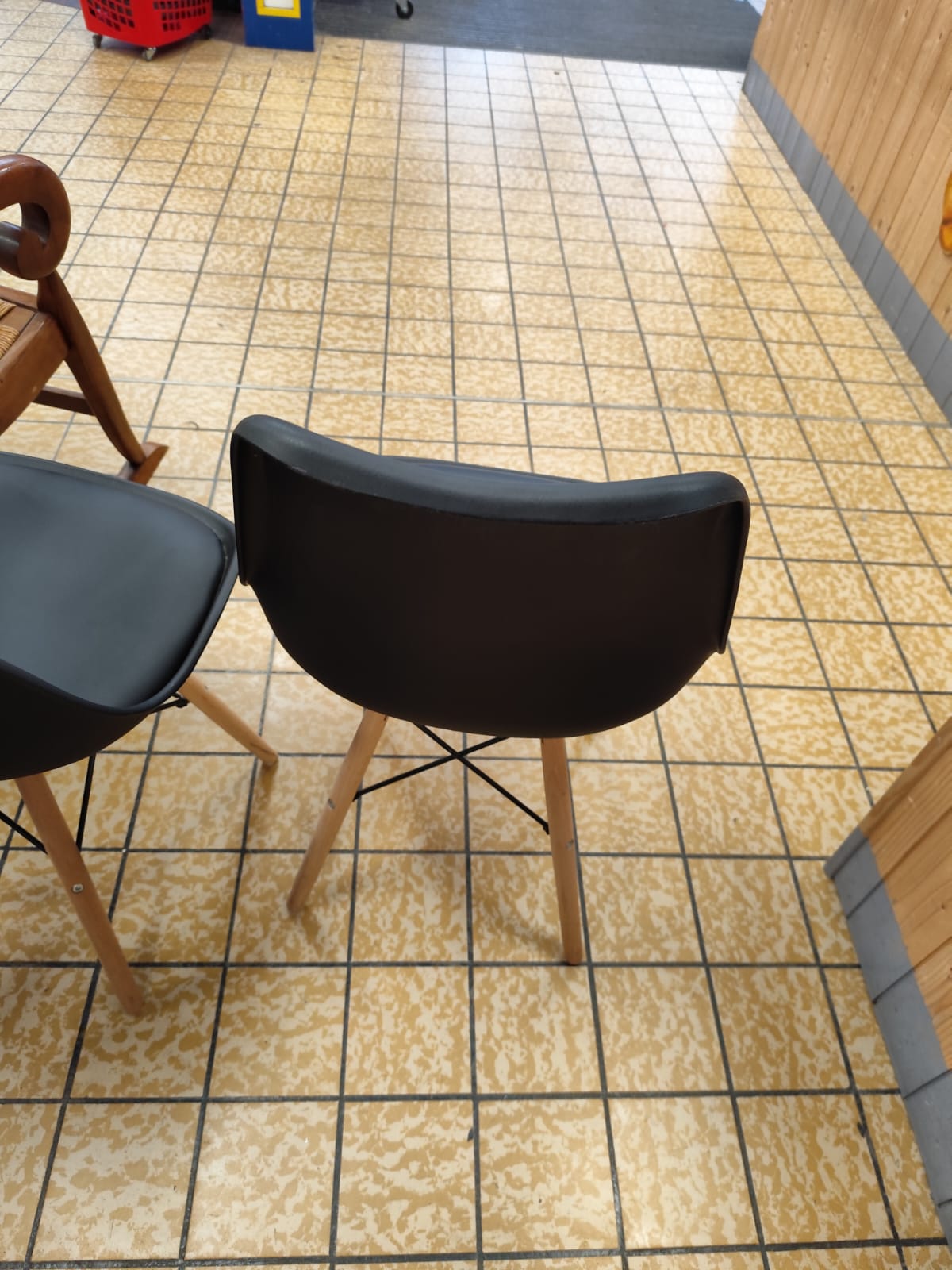 LOT 2 CHAISES (3557) – Image 4