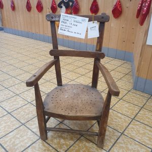 Petite chaise en bois (4310)