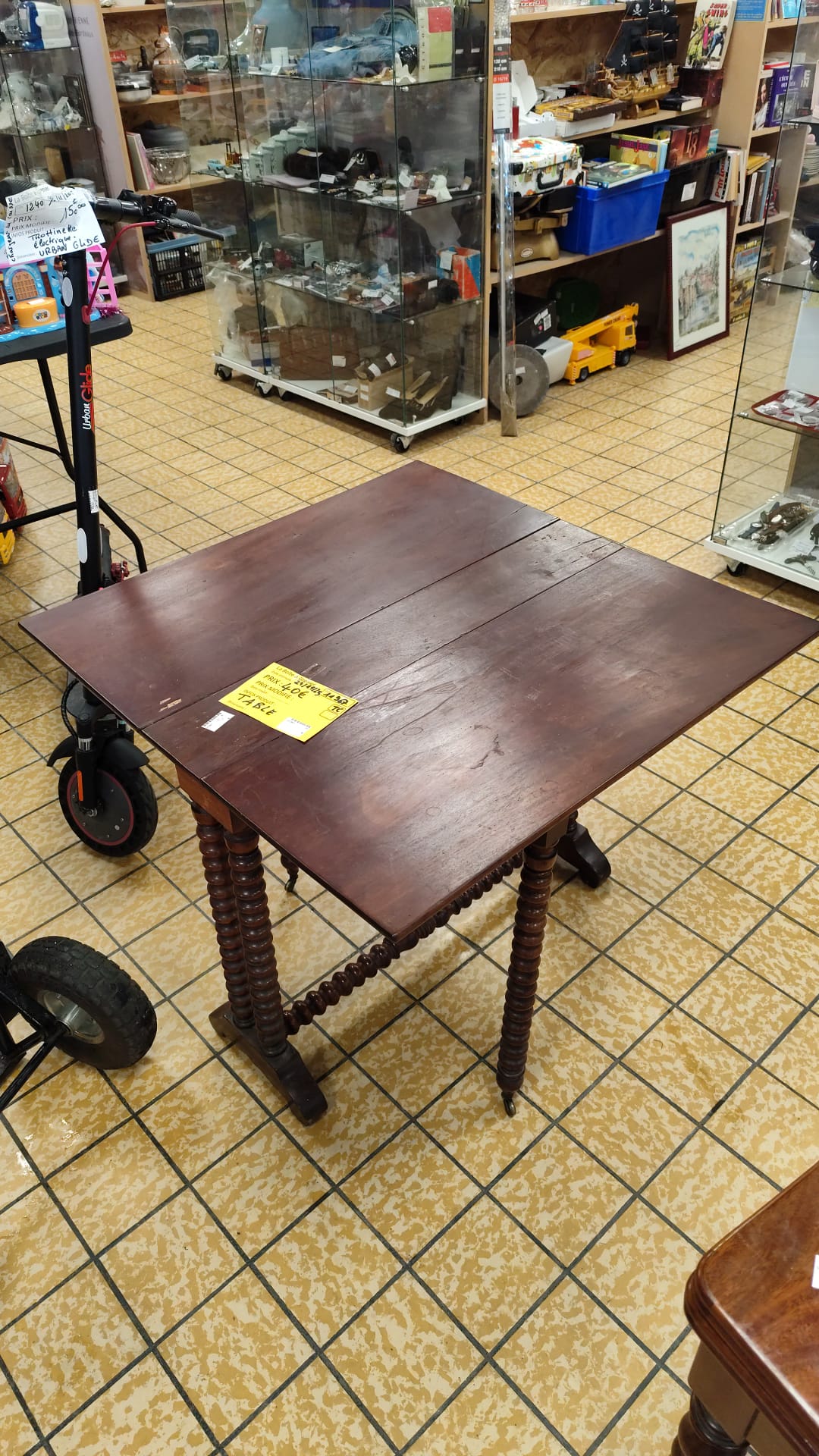 TABLE (11967) – Image 3