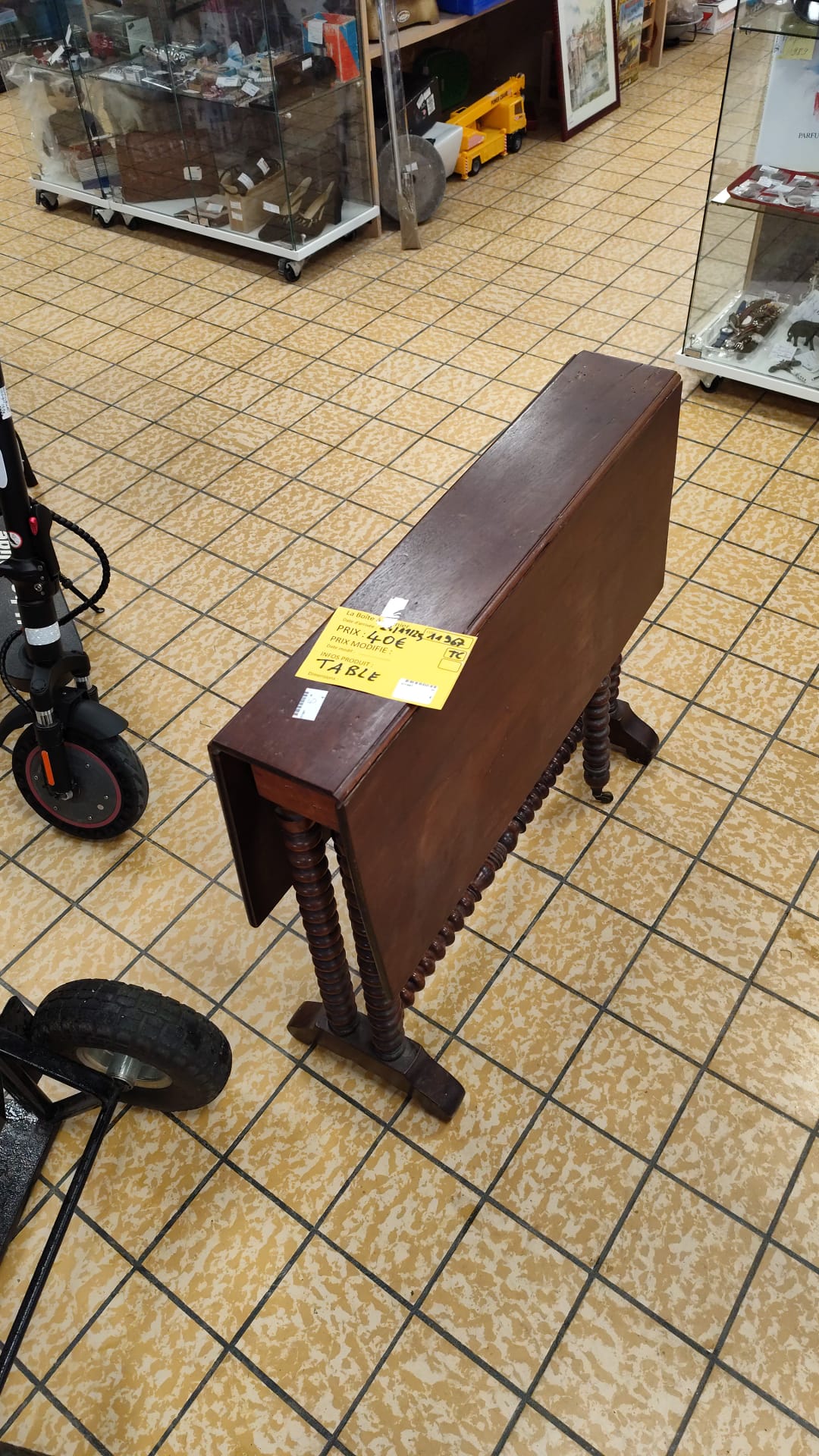 TABLE (11967) – Image 4