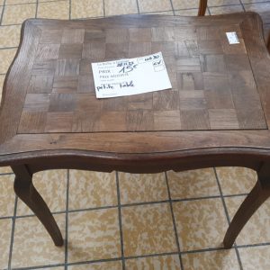 PETITE TABLE (10530)