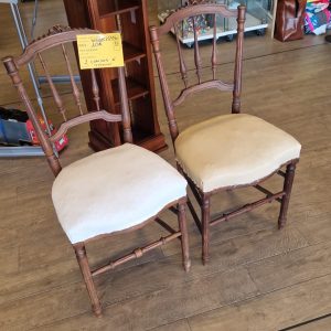 2 chaises à restaurer (VM7940).