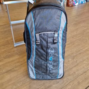 sac plongée + tenue taille L + palmes (3413).