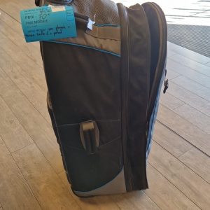 sac plongée + tenue taille L + palmes (3413).