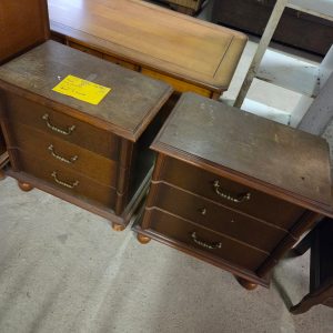 LOT DE 2 CHEVETS (VM7940)