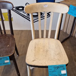 chaise blanche (12331).