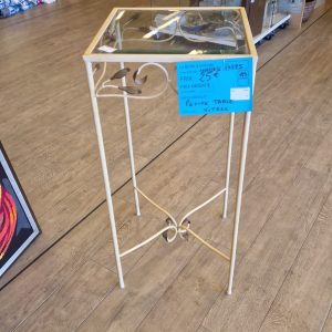 petite table vitrée (13525).