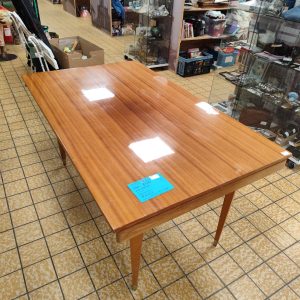 TABLE (3982)