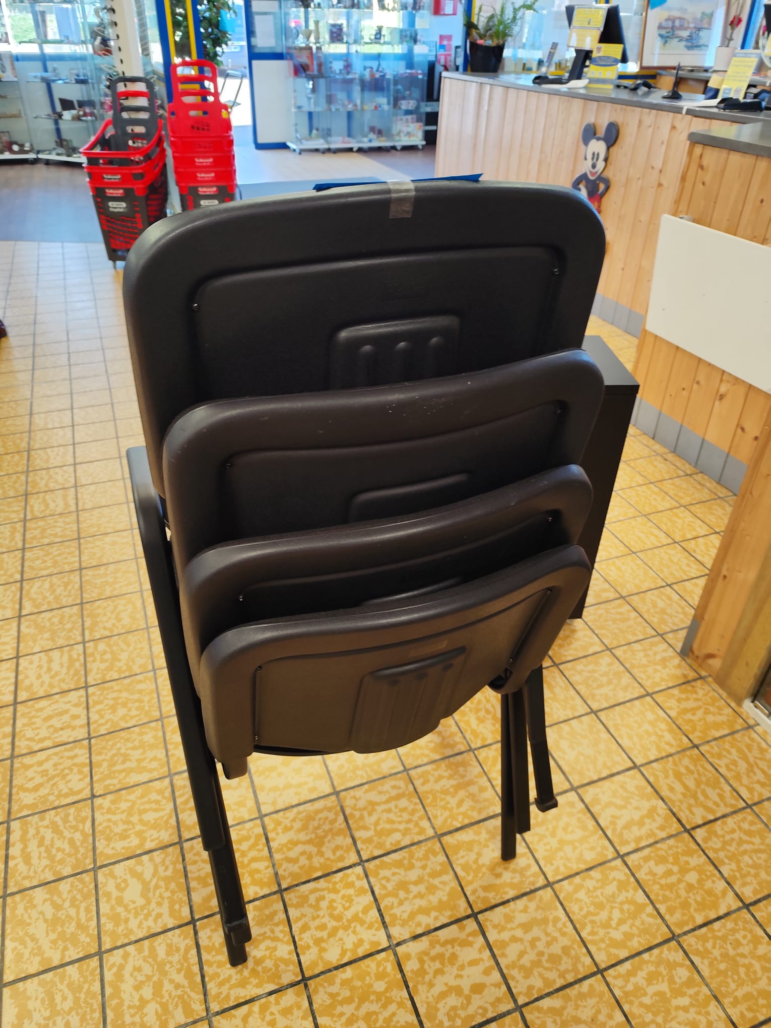 LOT 4 CHAISES (3906) – Image 2