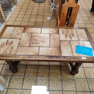 TABLE CARRELEE (10690)