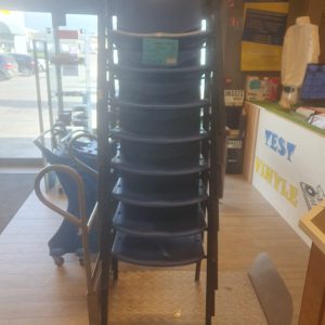 LOT DE 8 CHAISES (6624)