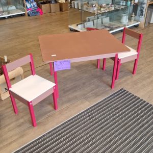 table + 2 chaises enfant (13843).